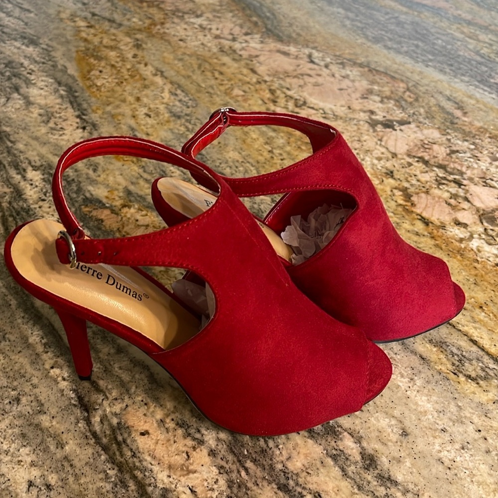 Pierre Dumas Red Sz 9 heels  New